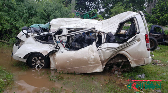 নরসিংদীতে ট্রাক-মাইক্রোবাস সংঘর্ষ : নিহত ৭